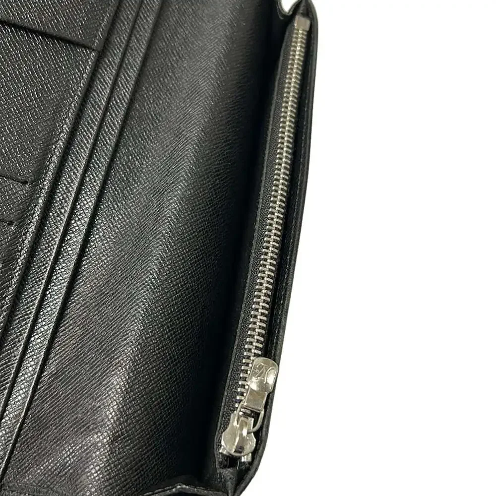 Louis Vuitton Portefeuille Brazza Taiga Long Wallet M32572